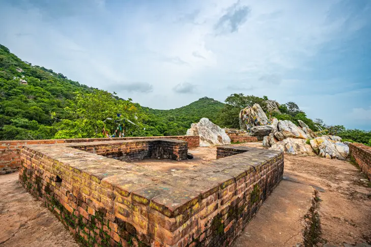 Hiking Adventure on Gridhakut Hill - Nalanda Exploration