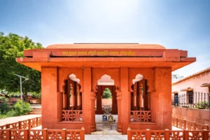 Manjhi Memorial Sculpture - Honoring an Extraordinary Effort