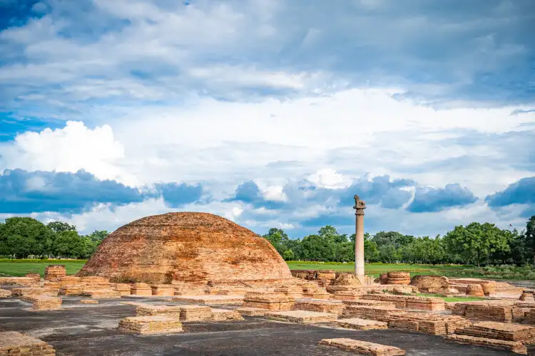Ashoka Pillar in Vaishali - Ancient Historical Monument
